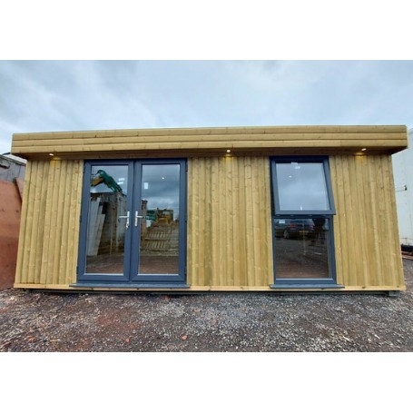 14 m² fitted container with solid wood cladding